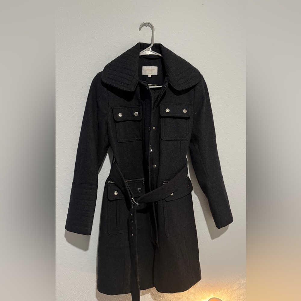 Size is extra small fits small too, gray colour, brand laundry